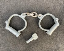 Darby 104 Handcuff - Quick Release (gimmicked)